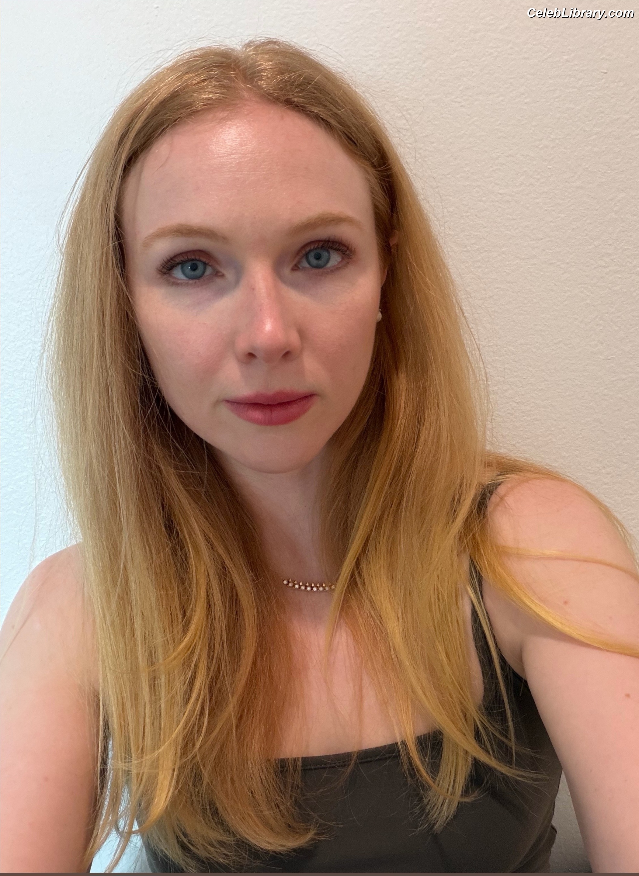 Molly Quinn photo 7 of 149