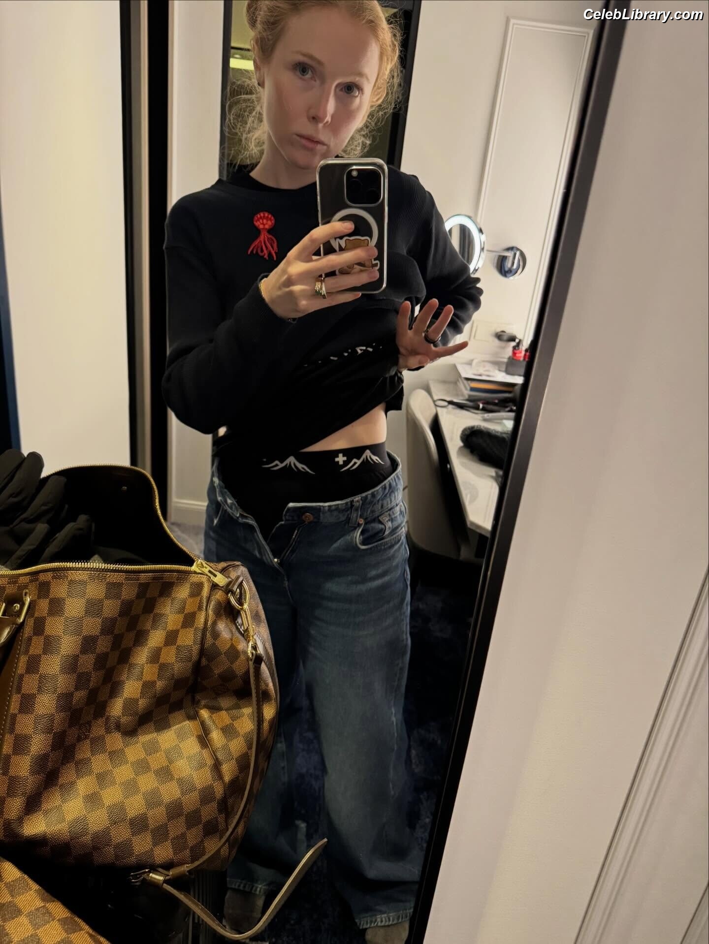 Molly Quinn photo 18 of 149