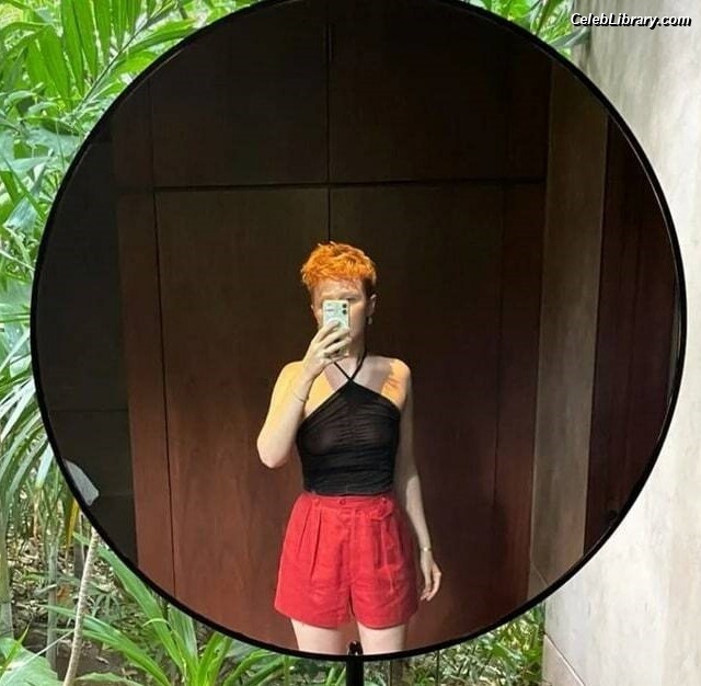 Molly Quinn photo 7 of 149