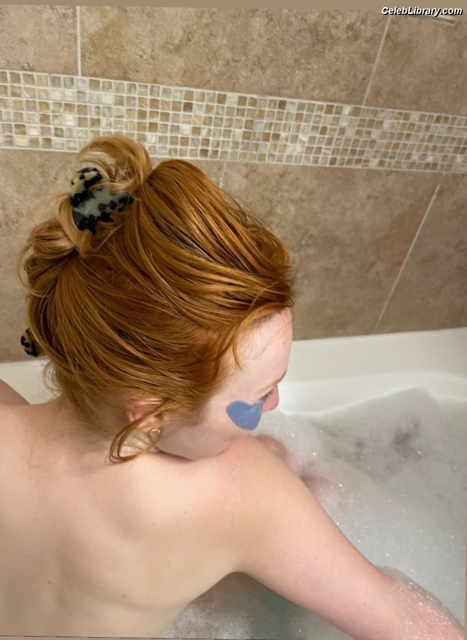 Molly Quinn photo 8 of 149