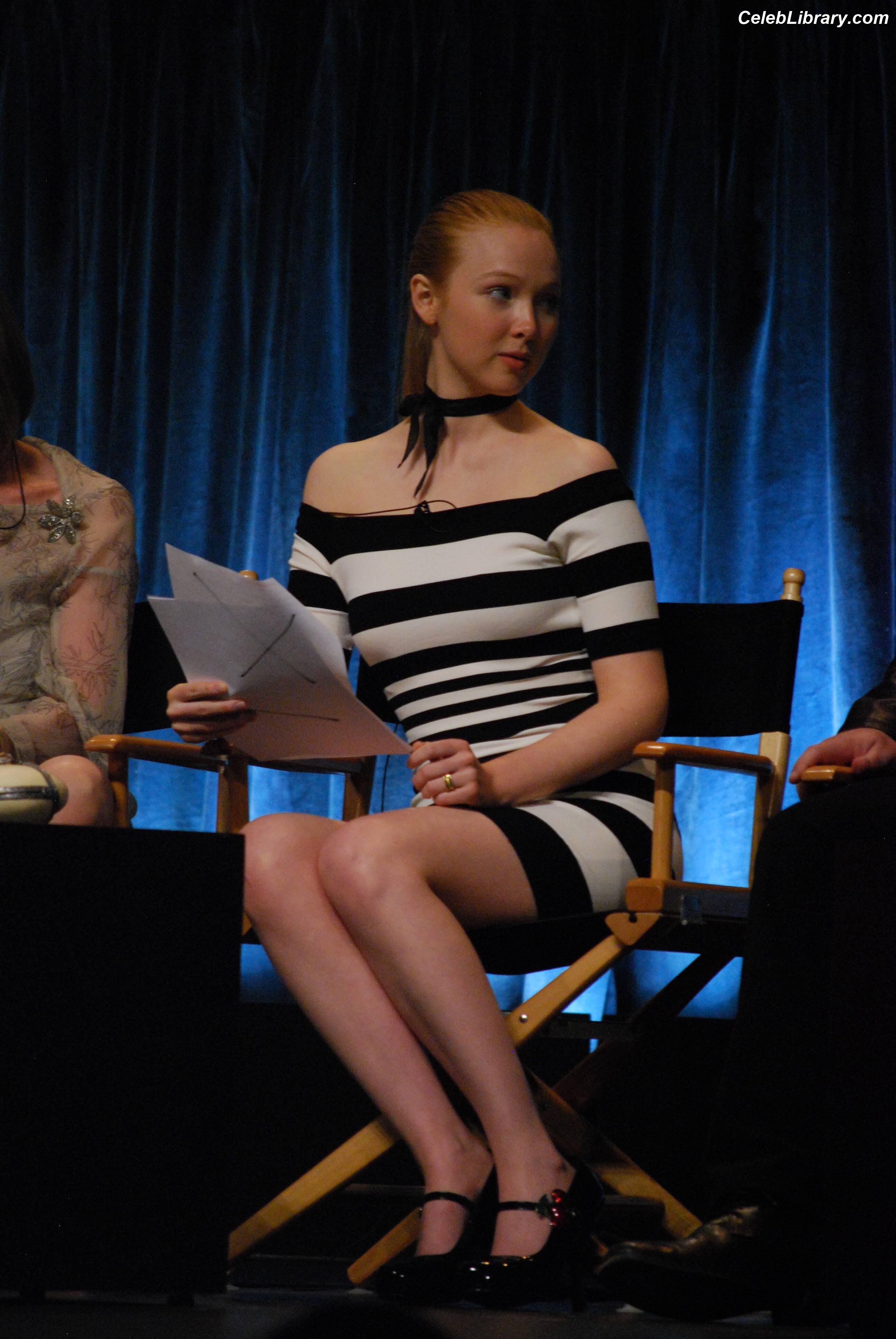 Molly Quinn photo 16 of 149