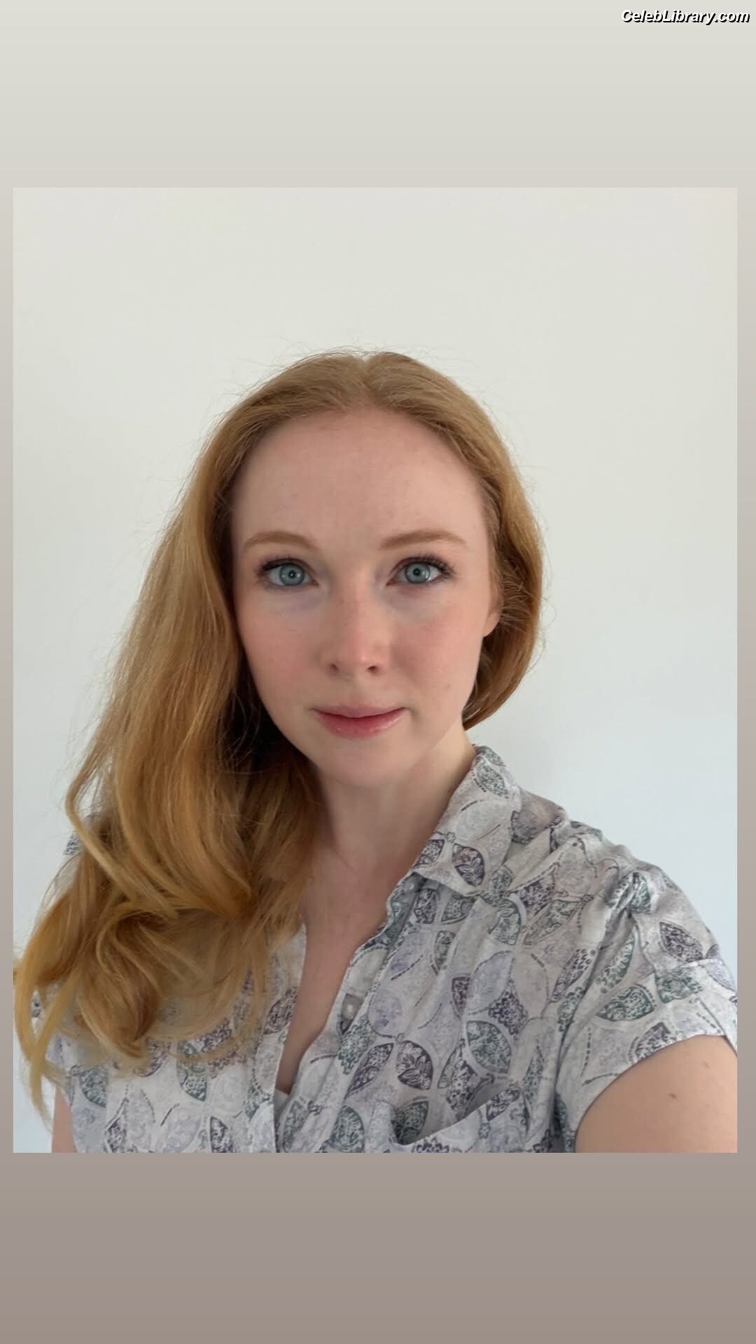 Molly Quinn photo 23 of 149