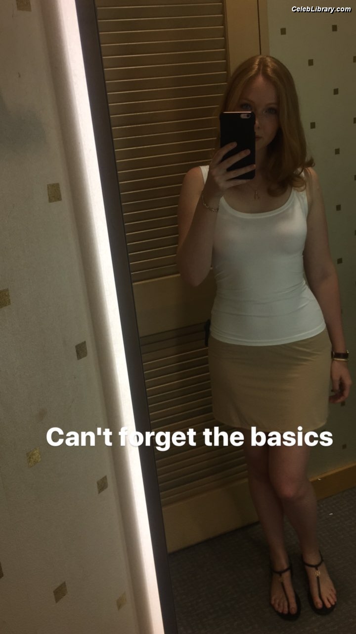 Molly Quinn photo 5 of 149
