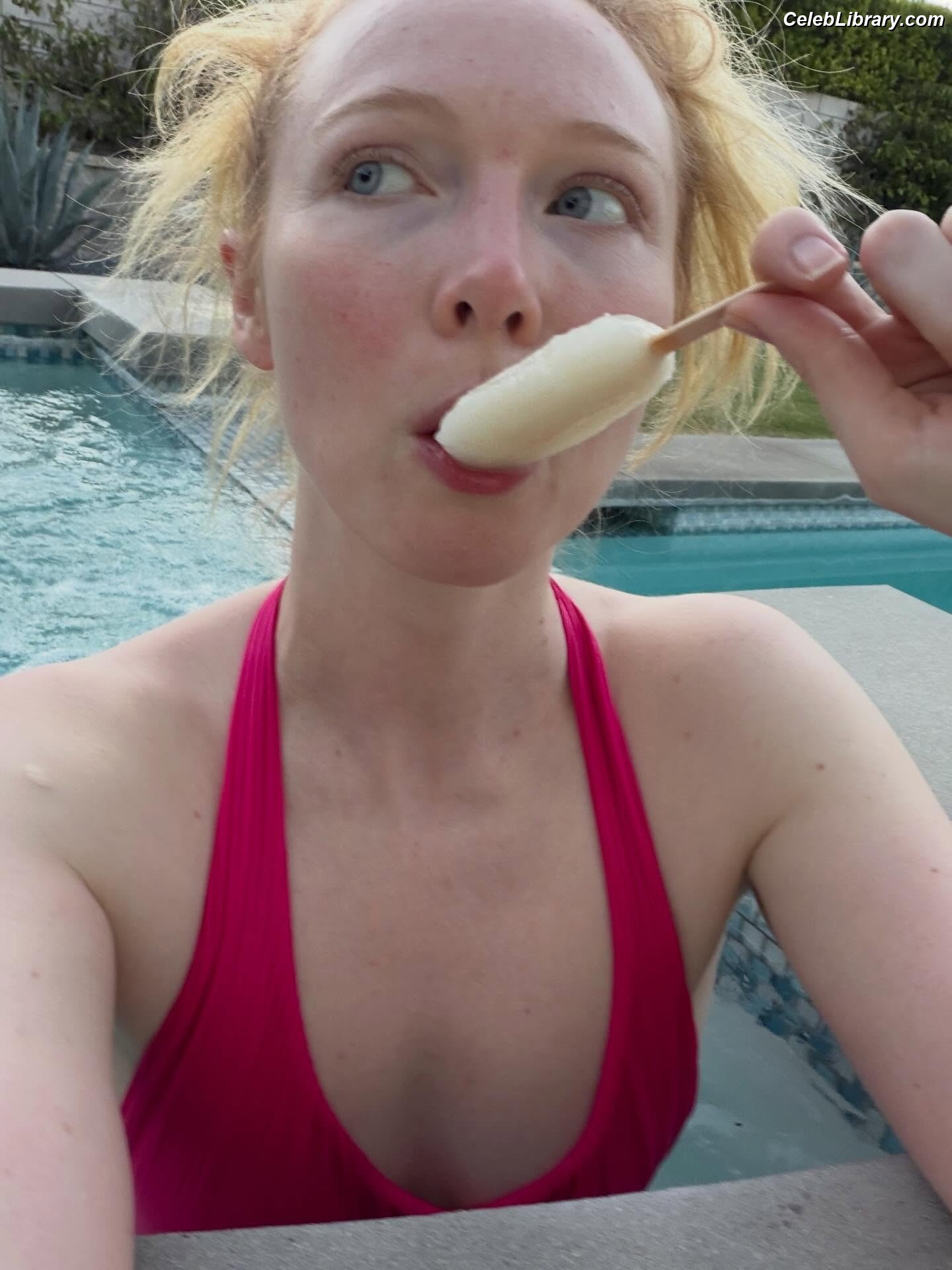 Molly Quinn photo 19 of 149