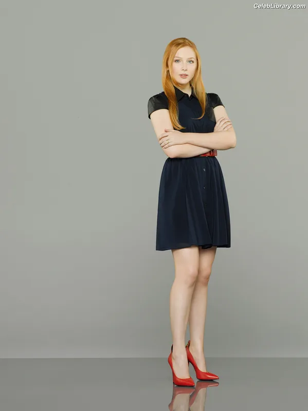 Molly Quinn photo 22 of 149
