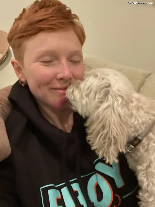 Molly Quinn photo 3 of 149
