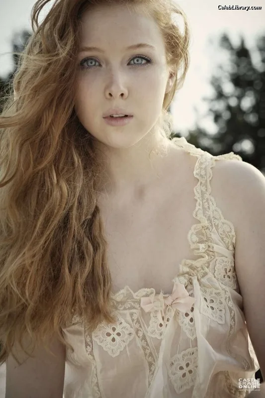 Molly Quinn photo 1 of 149