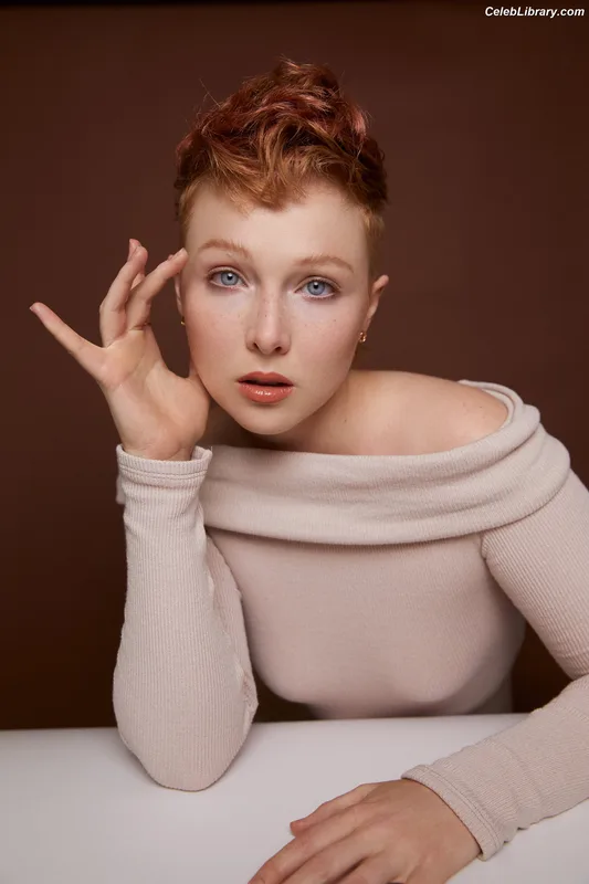 Molly Quinn photo 24 of 149