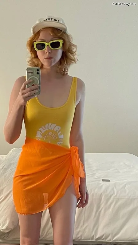 Molly Quinn photo 8 of 149
