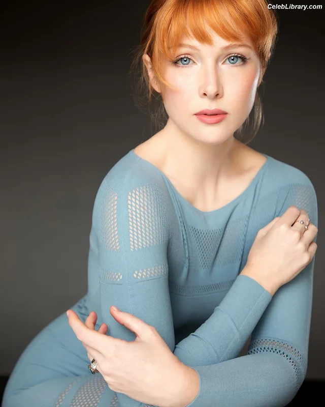 Molly Quinn photo 9 of 149