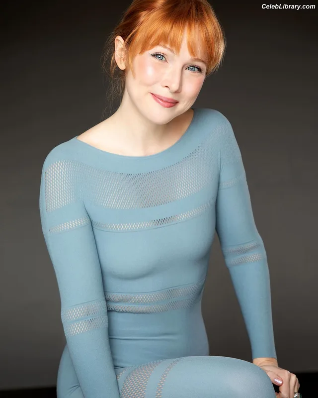 Molly Quinn photo 10 of 149