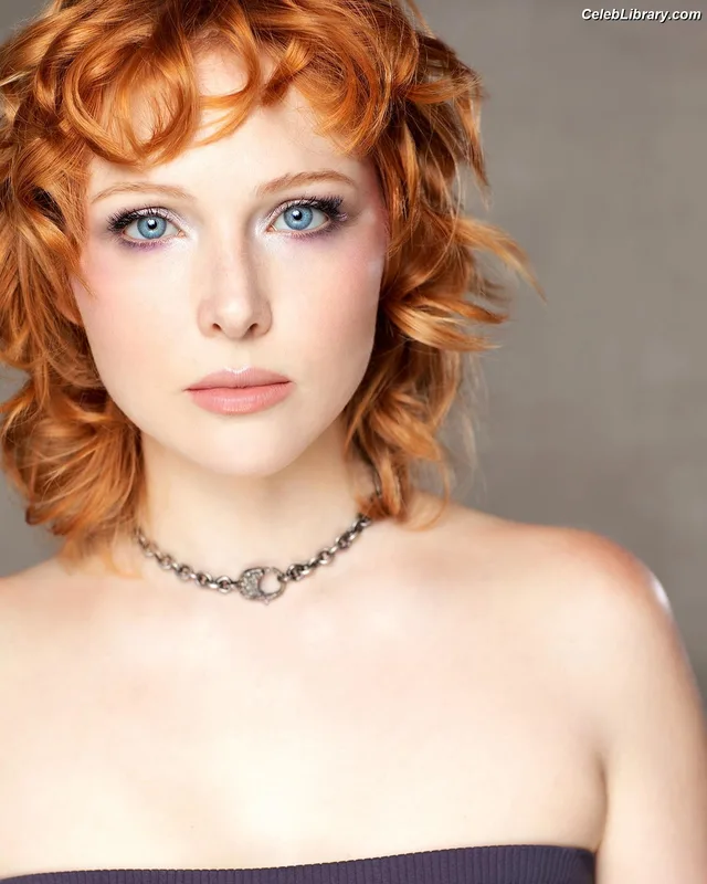 Molly Quinn photo 11 of 149