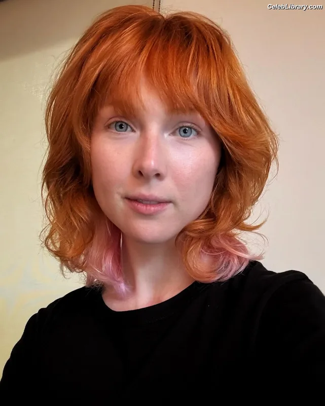 Molly Quinn photo 13 of 149