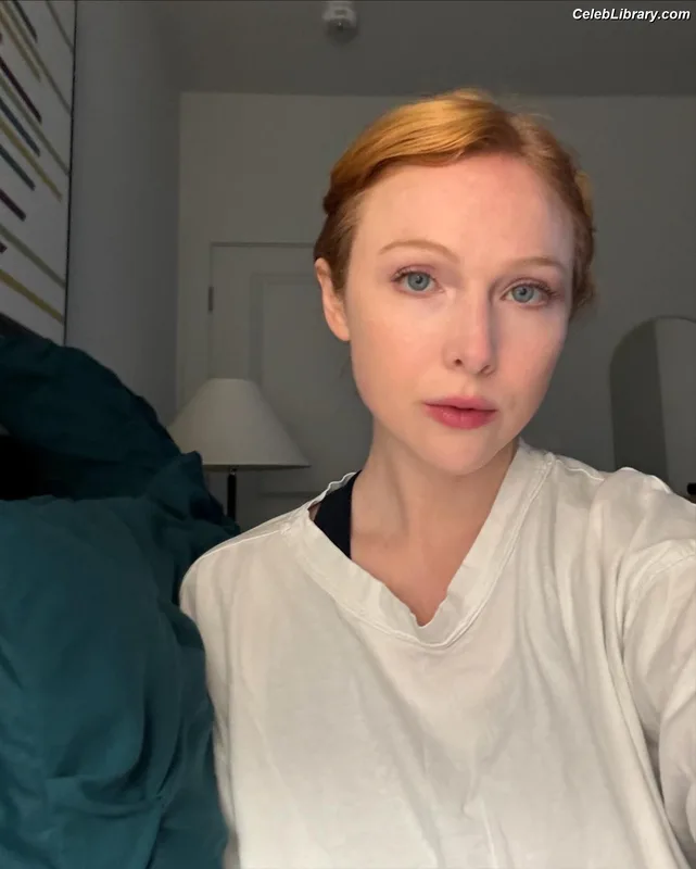 Molly Quinn photo 17 of 149