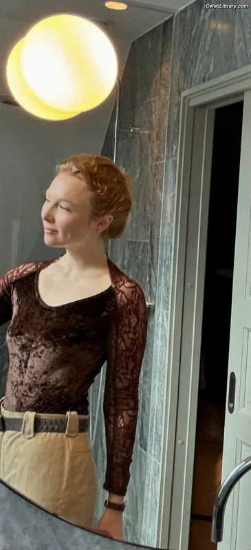Molly Quinn photo 20 of 149