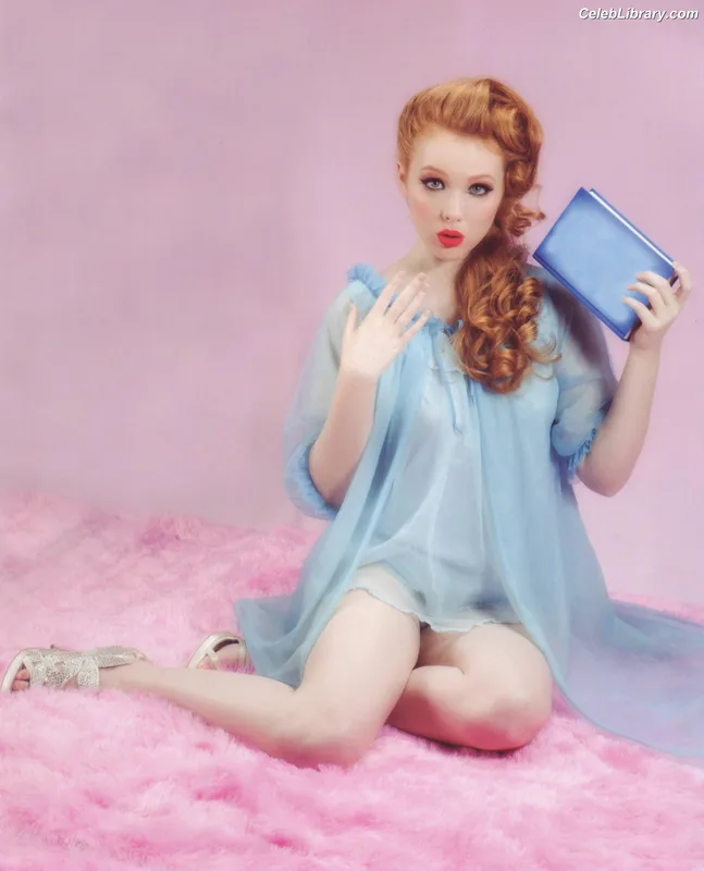 Molly Quinn photo 4 of 149