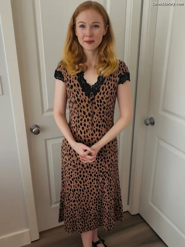 Molly Quinn photo 14 of 149