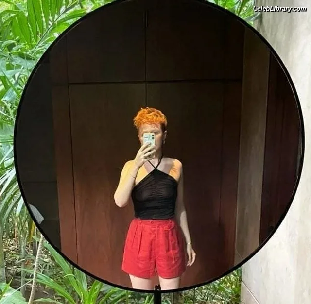 Molly Quinn photo 17 of 149