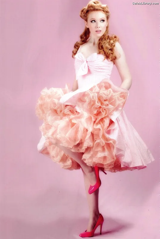 Molly Quinn photo 23 of 149