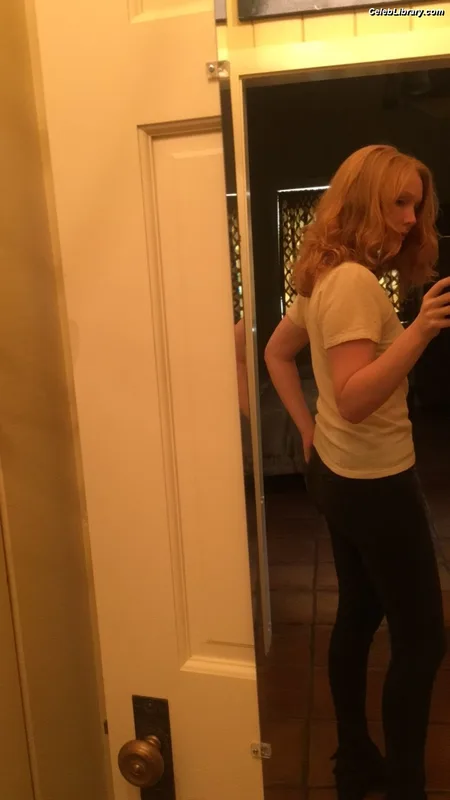 Molly Quinn photo 13 of 149