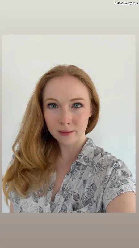 Molly Quinn photo 20 of 149