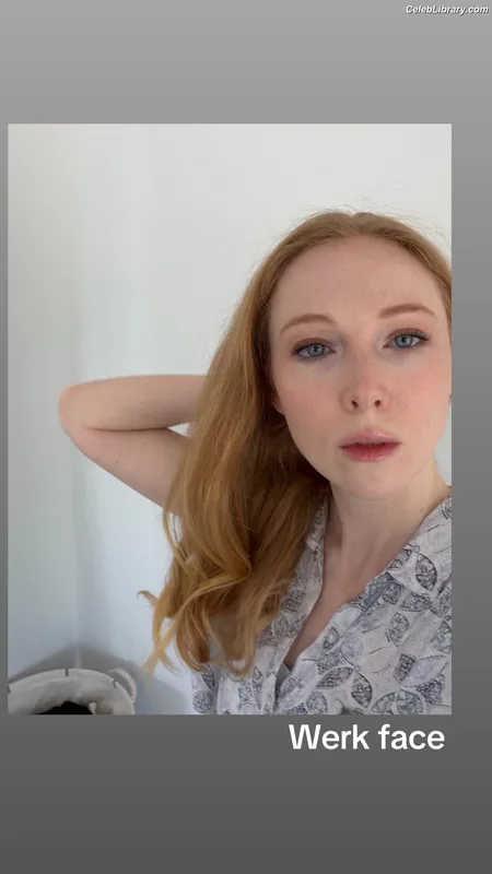 Molly Quinn photo 22 of 149