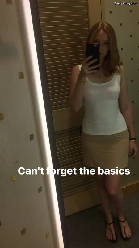 Molly Quinn photo 3 of 149