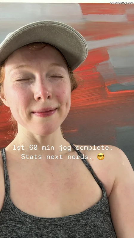 Molly Quinn photo 7 of 149