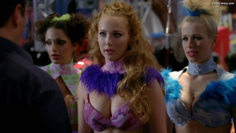 Molly Quinn photo 21 of 149