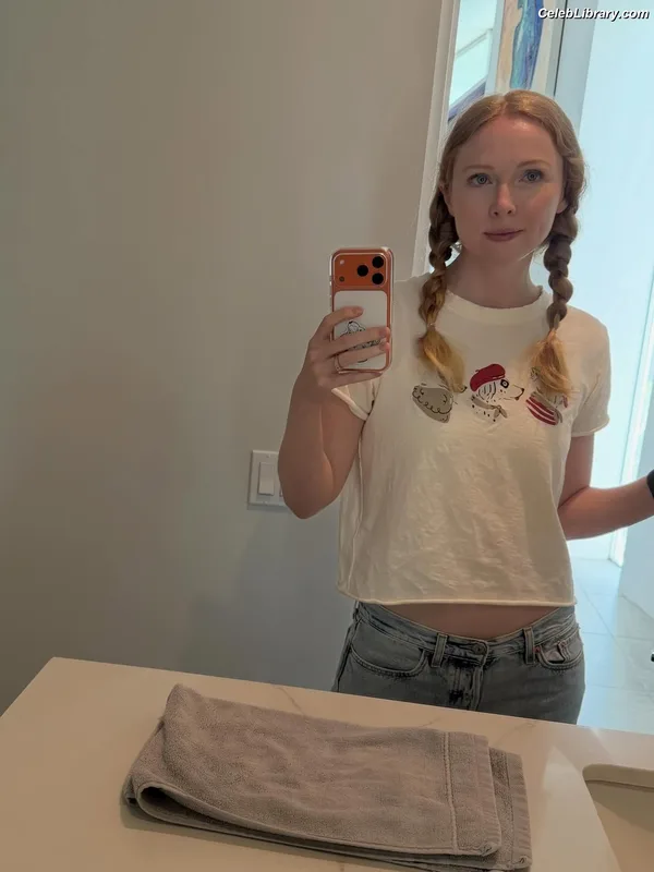 Molly Quinn photo 7 of 149