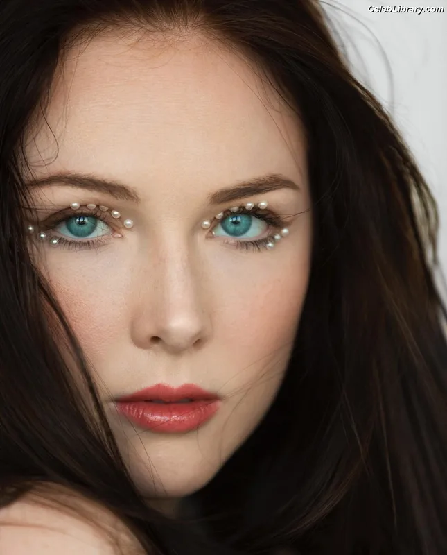 Molly Quinn photo 16 of 149