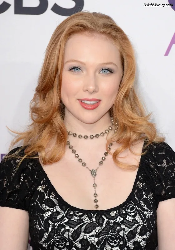 Molly Quinn photo 21 of 149