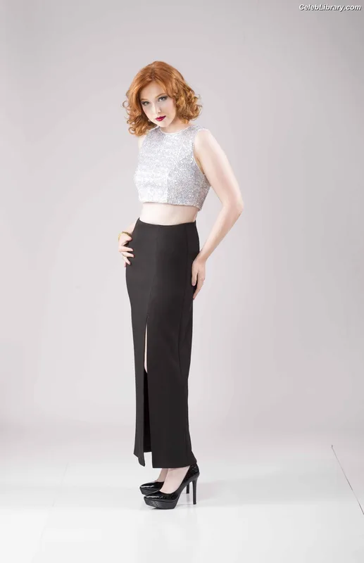 Molly Quinn photo 2 of 149