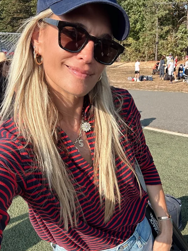 Molly Sims photo 14 of 147