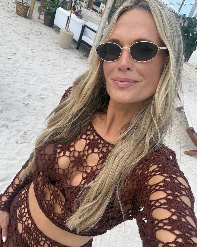 Molly Sims photo 16 of 147