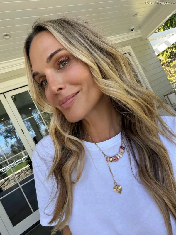 Molly Sims photo 18 of 147