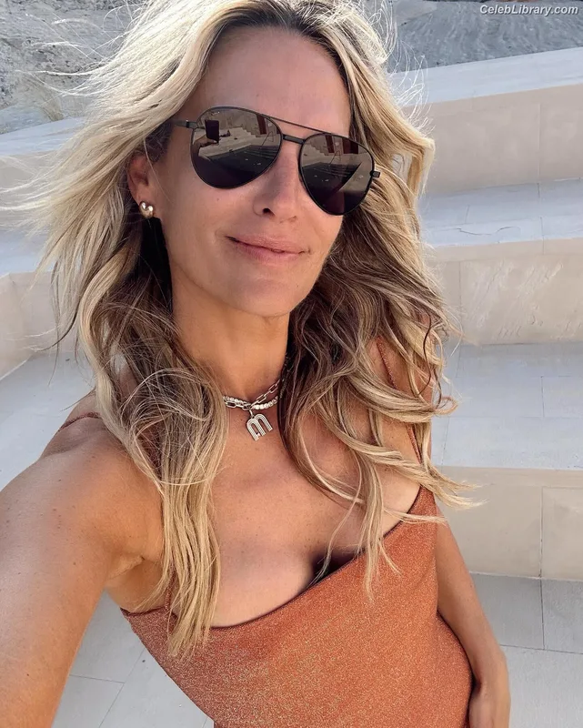 Molly Sims photo 24 of 147