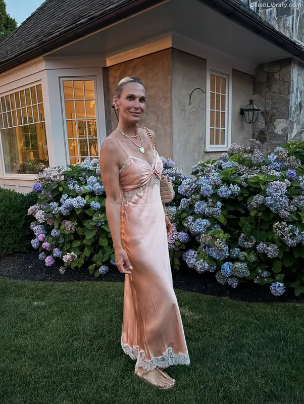 Molly Sims photo 15 of 147