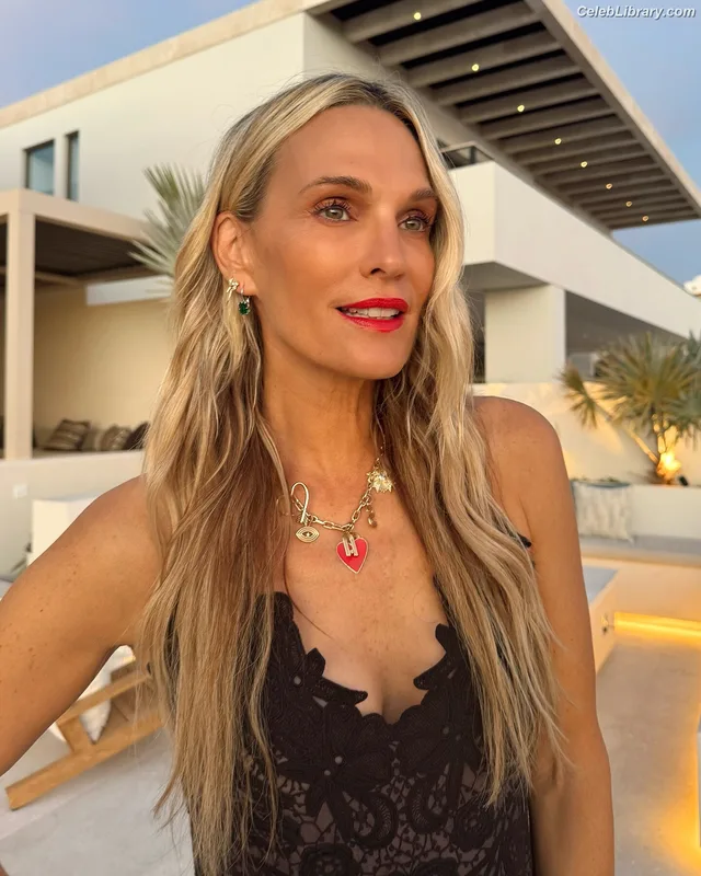 Molly Sims photo 20 of 147