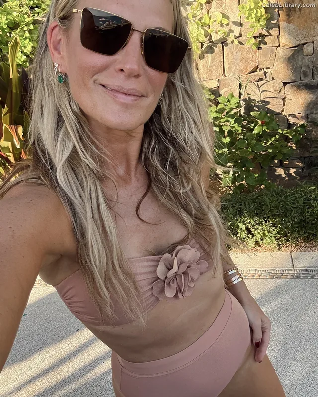 Molly Sims photo 22 of 147