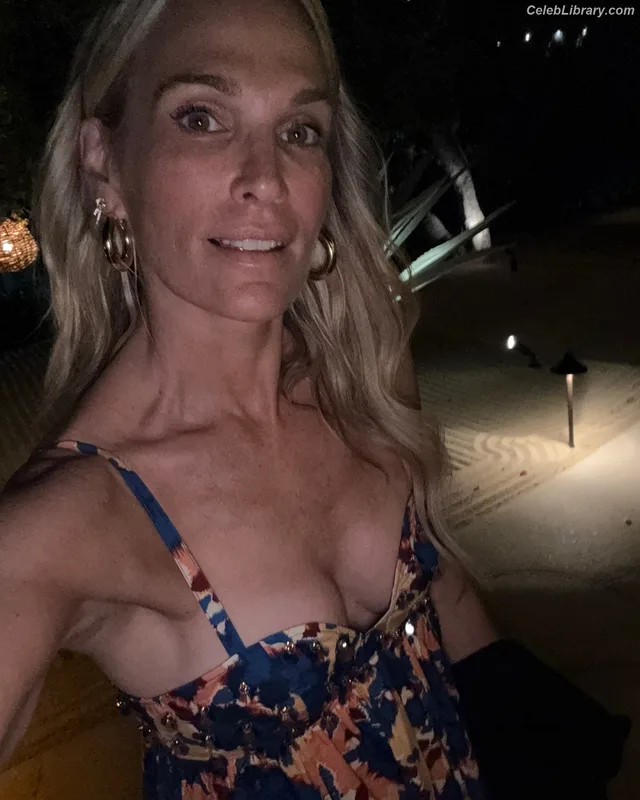 Molly Sims photo 24 of 147
