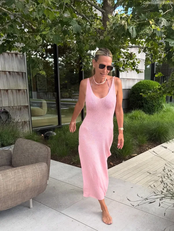 Molly Sims photo 2 of 147