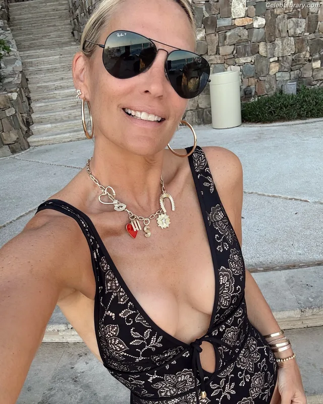 Molly Sims photo 7 of 147