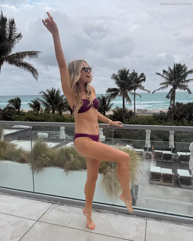 Molly Sims photo 11 of 147