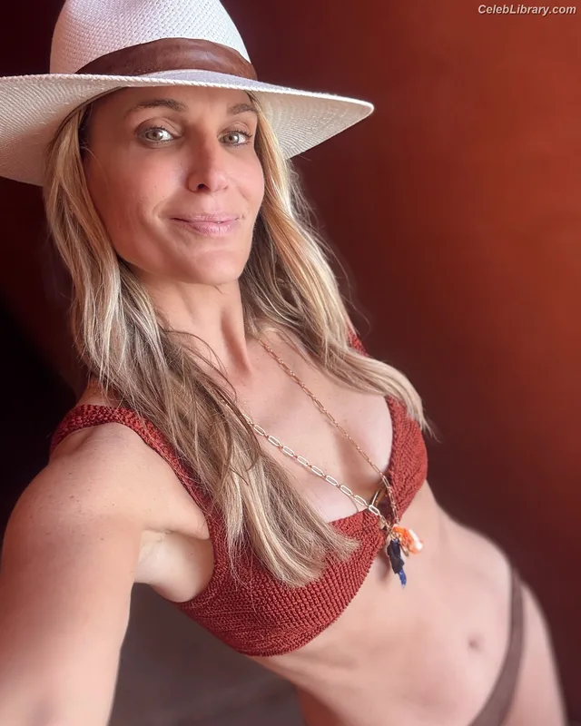 Molly Sims photo 3 of 147