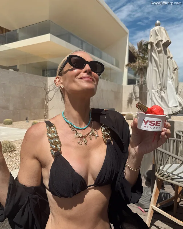 Molly Sims photo 8 of 147