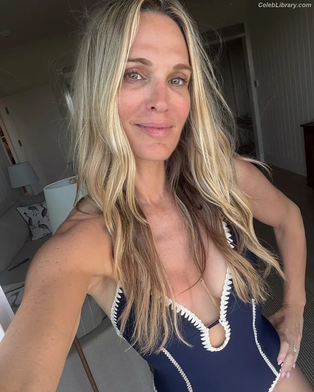 Molly Sims photo 12 of 147