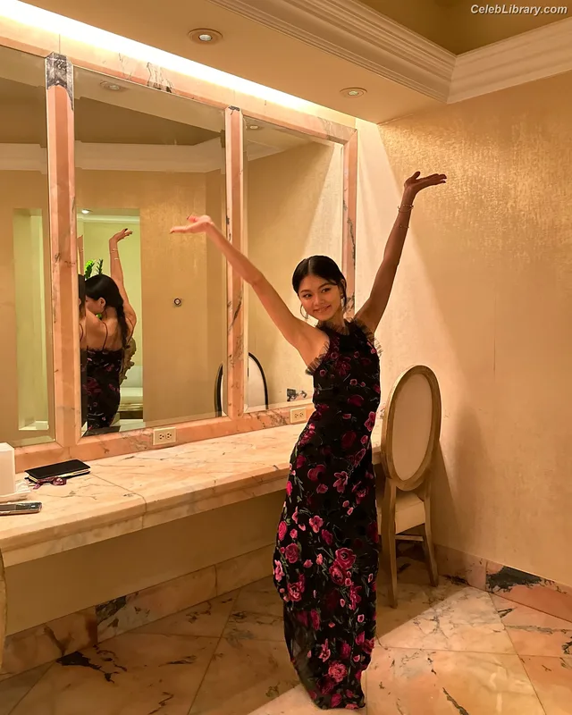 Momona Tamada photo 9 of 52
