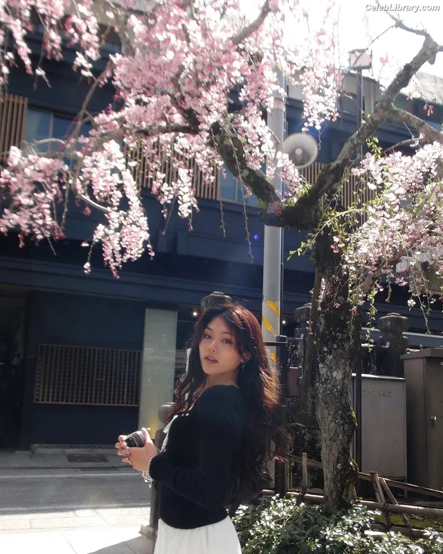 Momona Tamada photo 22 of 52
