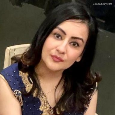 Mona Alam photo 1 of 11